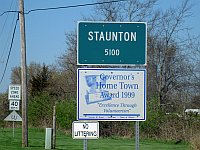 USA - Staunton IL - Town Sign (11 Apr 2009)